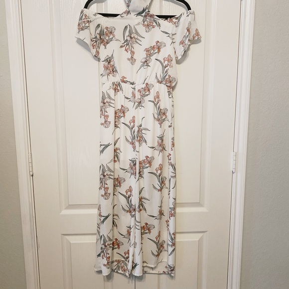 Sienna Sky Floral Jumpsuit with High Neck Details Size XS - Picture 2 of 12